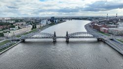Нева в районе Большеохтинского моста